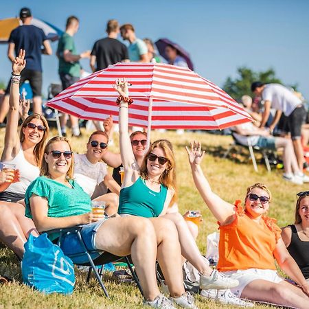 100 Jaar Tt Circuit Assen 2025 Glamping Incl Stroom Extérieur photo